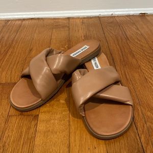 Steve Madden Tan Crossover Sandals